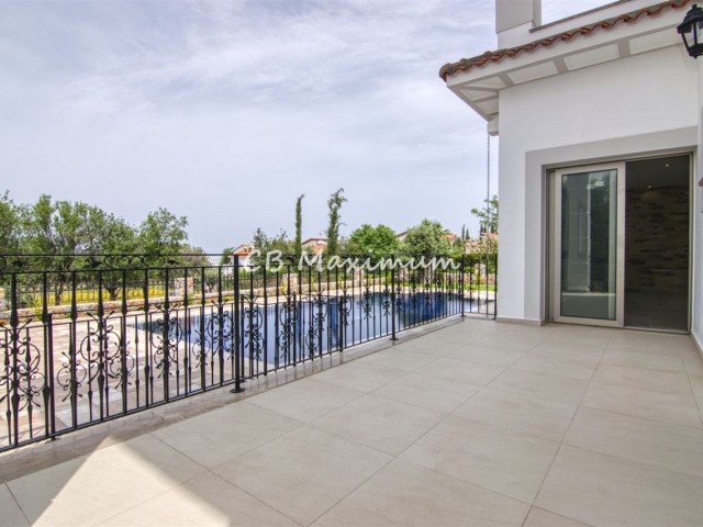 Kıbrıs Girne Alsancak'ta Satılık 5+1 Yüzme Havuzlu Villa