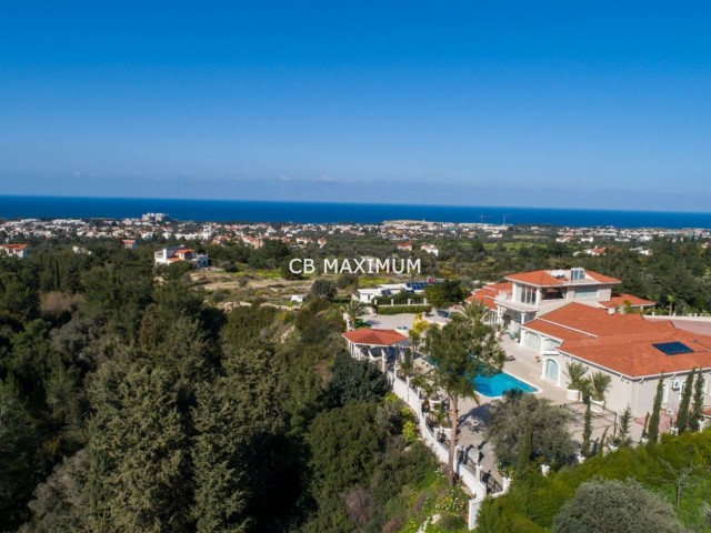 Villa mit Tennisplatz mit Schwimmbad zum Verkauf in Zypern Kyrenia Bellpais ** 