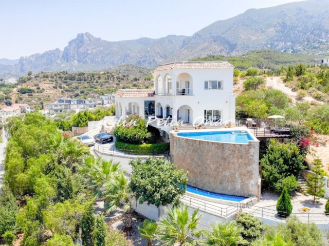 Zypern Kyrenia Edremit Zu Verkaufen 4 + 1 Villa Mit Meerblick ** 