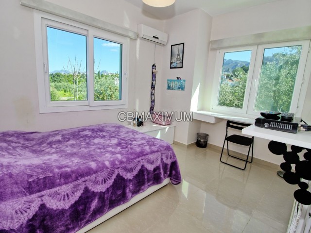 İndirim Fırsatı !! Kıbrıs Girne Çatalköy'de 605m2 Arsa İçersinde Satılık Kusursuz 3+1 Müstakil Villa