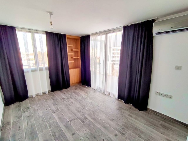 Girne Merkezde Şehir Manzaralı Dubleks 3+1 Penthouse