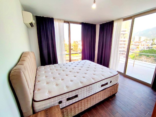 Girne Merkezde Şehir Manzaralı Dubleks 3+1 Penthouse