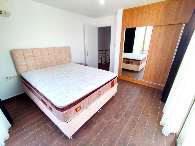 Girne Merkezde Şehir Manzaralı Dubleks 3+1 Penthouse