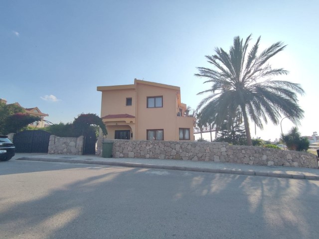 Luxusvilla in Kyrenia Esentepe ** 