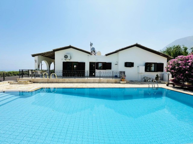 EINSTÖCKIGE VILLA MIT HERRLICHEM MEERBLICK IN ZYPERN KYRENIA LAPTA ** 