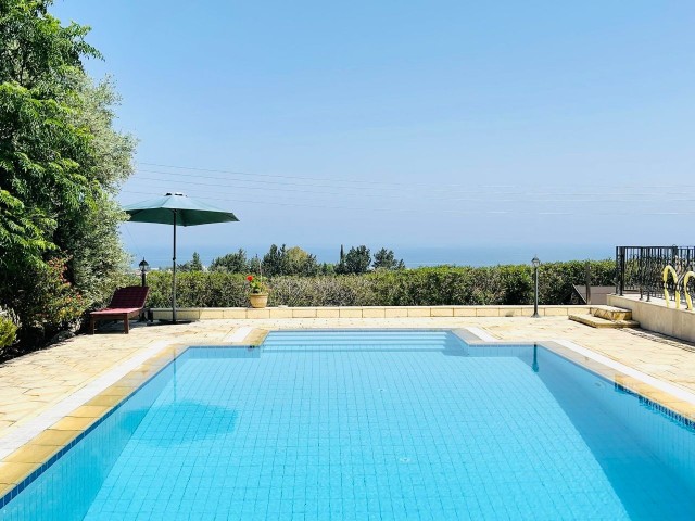 EINSTÖCKIGE VILLA MIT HERRLICHEM MEERBLICK IN ZYPERN KYRENIA LAPTA ** 