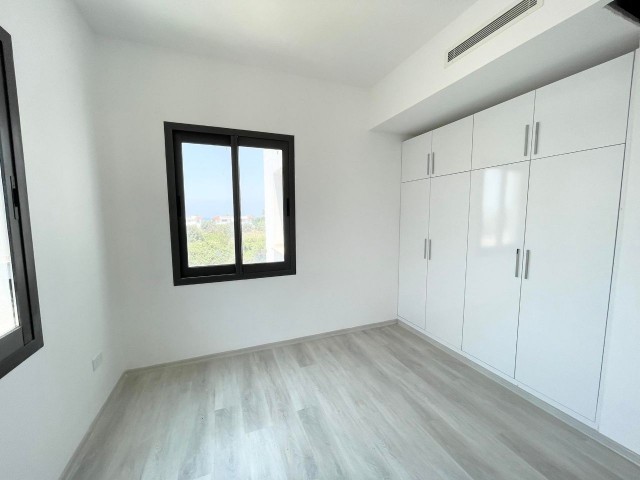 Zypern Kyrenia Olivenhain TE NET 100 M2 Gelegenheit Preis 2+1 obere Etage Wohnung mit privater Terrasse ** 