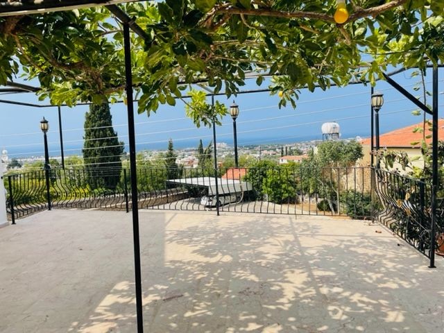 Türkisches Eigentum in Kyrenia Ozanköy, mit Blick auf Kesmez, innerhalb von 1 und eine Hälfte Hektar, Restaurant Zum Verkauf ** 