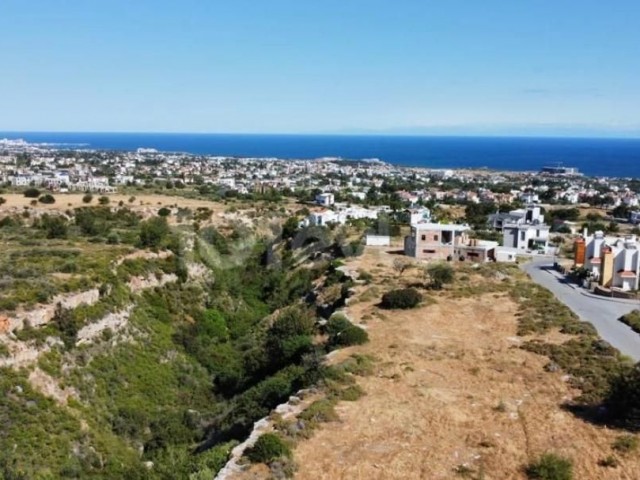 990 m2 Equivalent Land Plot in Kyrenia Decatalkoy Region ** 