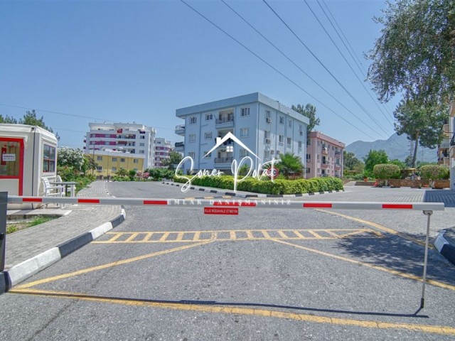 Girne Merkez'de Site İçinde Satılık Geniş 3+1 Daire