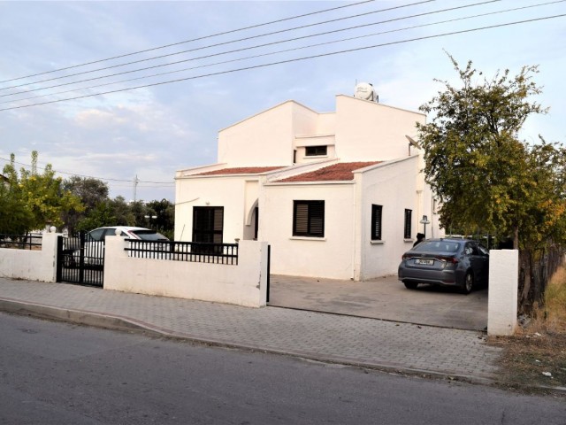 4+1 Einfamilienhaus Mit Großem Garten In Kyrenia Ozanköy ** 