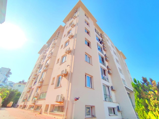 Girne Merkezde Müthiş Manzaralı Lüks 1 Yatak Odalı Penthouse 