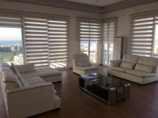 Girne Merkezde Müthiş Manzaralı Lüks 1 Yatak Odalı Penthouse 