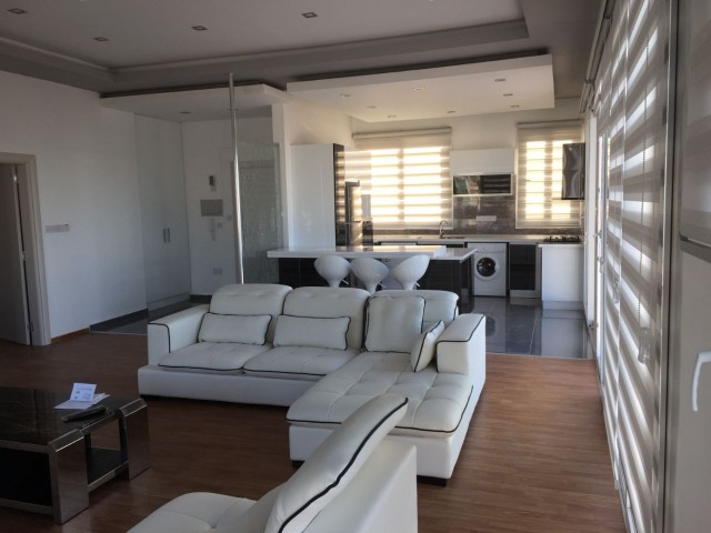 Luxuriöses 1-Schlafzimmer-Penthouse Mit Herrlichem Blick Im Zentrum Von Kyrenia ** 