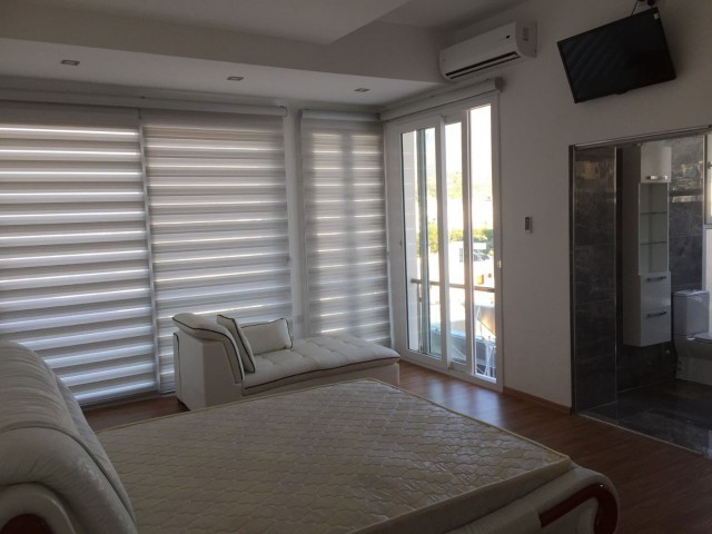 Luxuriöses 1-Schlafzimmer-Penthouse Mit Herrlichem Blick Im Zentrum Von Kyrenia ** 