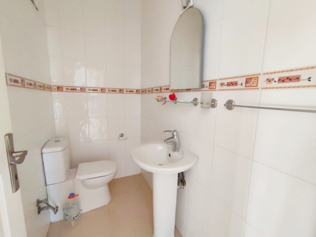 Girne Merkezde Geniş Ensuite 3 Yatak Odalı Daire