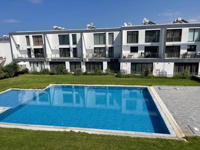 DOPPEL ② IN DER NÄHE DER HAUPTSTRAßE IN KYRENIA ALSANCAK 1 + 1 NEUE WOHNUNG ** 