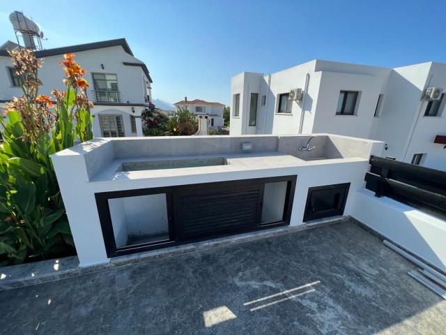 Girne Çatalköy Bölgesinde 3+2 Ultra Lüx Havuzlu Villa