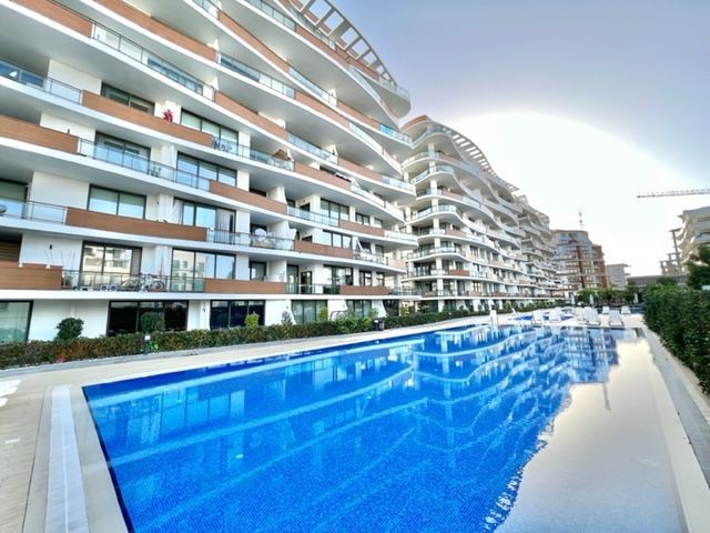 Fully furnished luxury 2 + 1 apartment for sale in the center of Kyrenia ** 