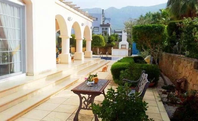 3+1 Villa with Pool for Rent in Kyrenia Karaoğlanoğlu Area