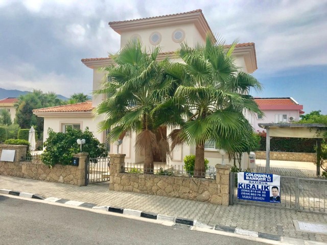 3+1 Villa with Pool for Rent in Kyrenia Karaoğlanoğlu Area