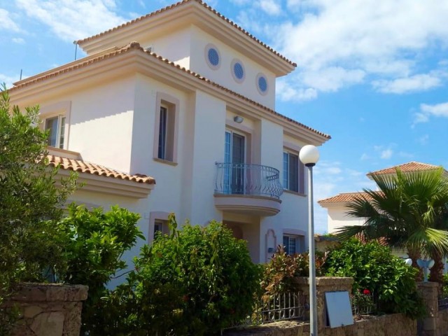 3+1 Villa with Pool for Rent in Kyrenia Karaoğlanoğlu Area