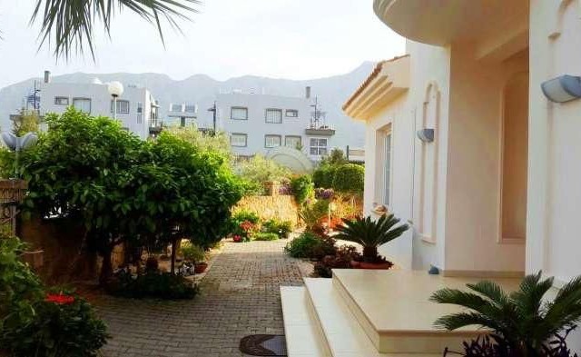 3+1 Villa with Pool for Rent in Kyrenia Karaoğlanoğlu Area