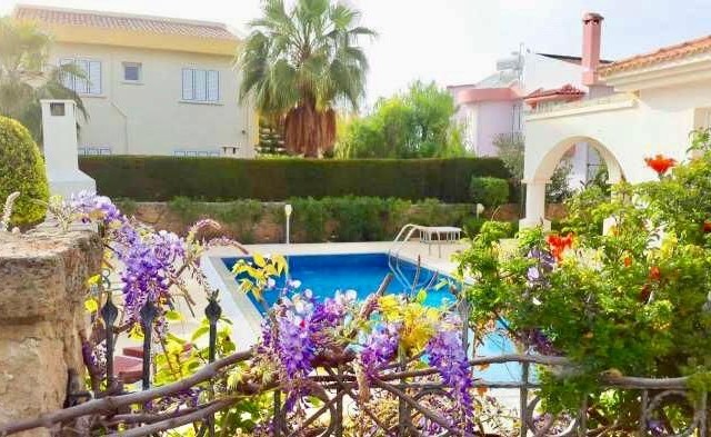 Kıbrıs Girne Karaoğlanoğlu Bölgesinde Kiralık  3+1 Havuzlu Villa