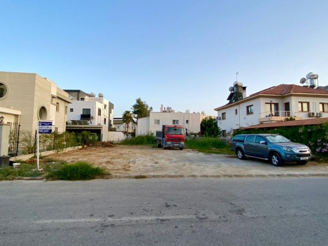 GRUNDSTÜCKE ZUM VERKAUF IN ZYPERN NICOSIA YENIKENT REGION GEEIGNET FÜR DEN VILLENBAU