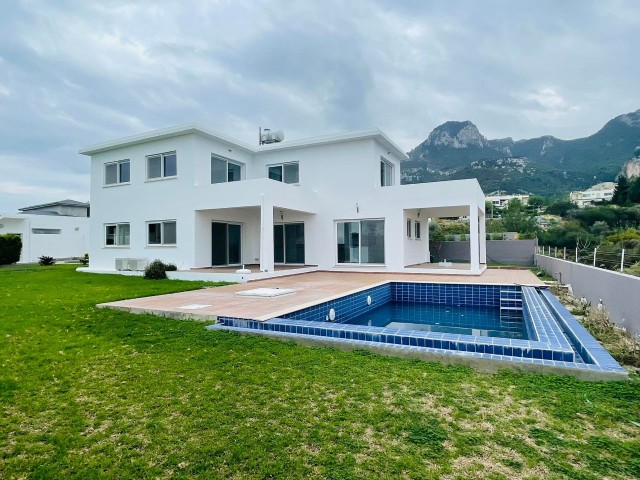 EINZELNE AUTORISIERTE PRIVATVILLA MIT POOL AUF 1030 M2 GRUNDSTÜCK MIT ERSTAUNLICHEM MEERBLICK IN ZYPERN GIRNE ÇATALKÖY