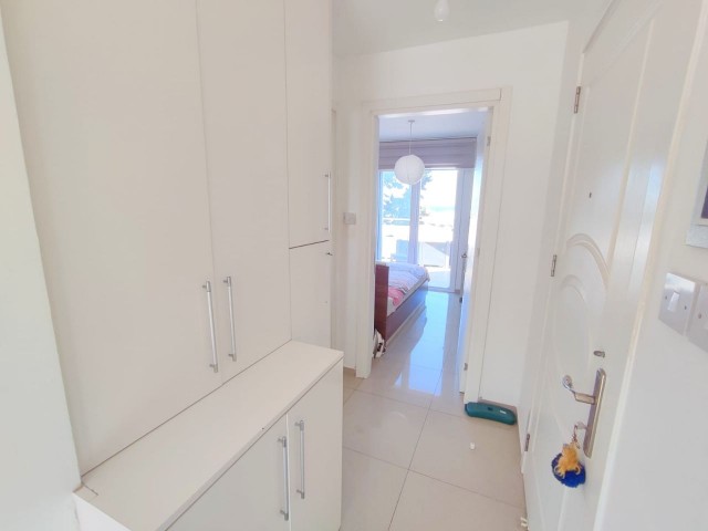 Girne Merkezde Geniş Teraslı Deniz Manzaralı 1+1 Penthouse 