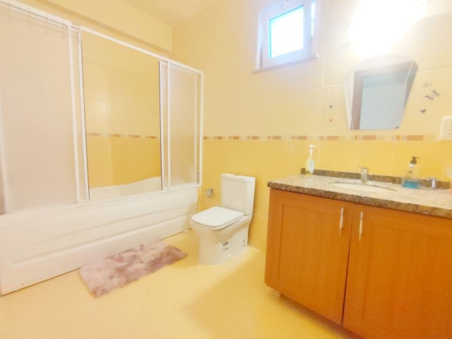 Girne Laptada Geniş Alanlı Full Deniz Manzaralı Ensuite 2+1 Daire 