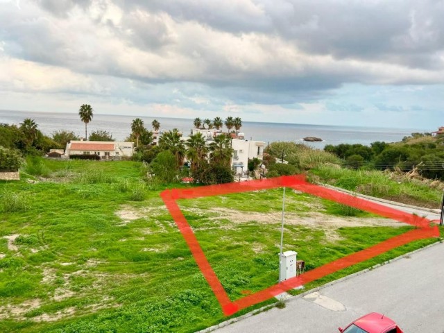 700 m2 großes Grundstück am Meer in Kyrenia Alsancak