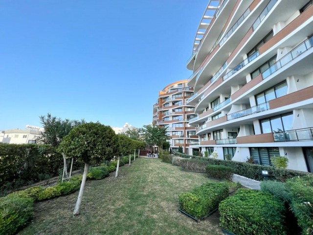 Duplex 3+1 Penthouse mit 4 geräumigen Balkonen im Zentrum von Kyrenia