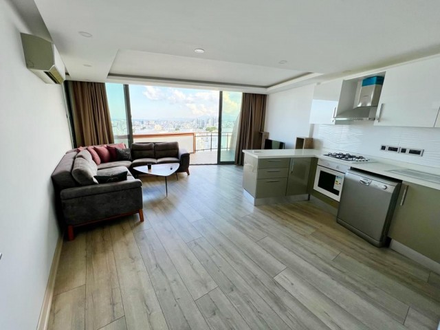 Duplex 3+1 Penthouse mit 4 geräumigen Balkonen im Zentrum von Kyrenia