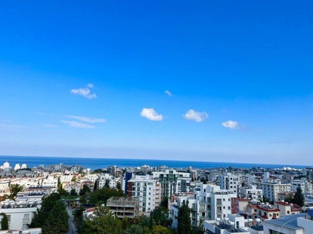 Girne Merkezde Geniş 4 adet balkonu olan Dublex 3+1 Penthouse