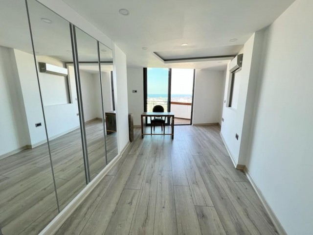 Girne Merkezde Geniş 4 adet balkonu olan Dublex 3+1 Penthouse