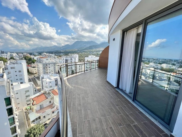 Duplex 3+1 Penthouse mit 4 geräumigen Balkonen im Zentrum von Kyrenia