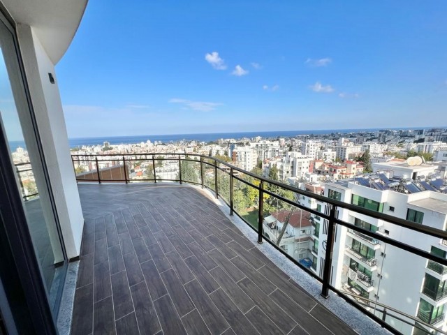 Duplex 3+1 Penthouse mit 4 geräumigen Balkonen im Zentrum von Kyrenia