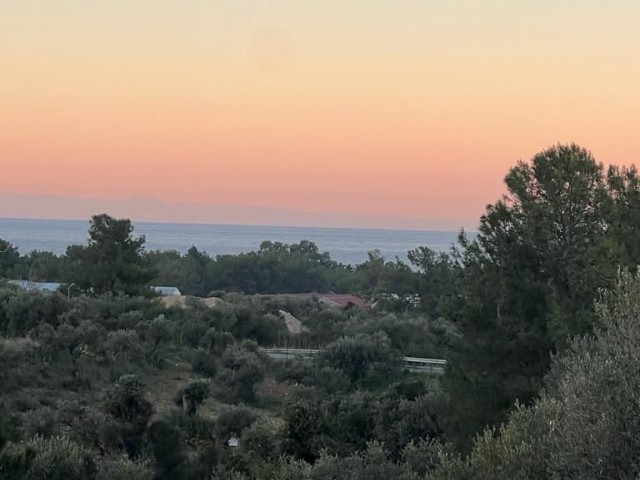 615 m2 großes türkisches Cob-Grundstück mit Meerblick im Girne Olive Garden