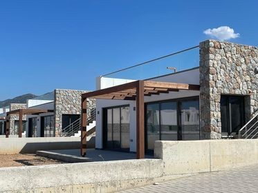 فرصت ویلای عالی با استخر خصوصی برای فروش در EDENTEPE، قبرس، تنها 15 متر با دریا