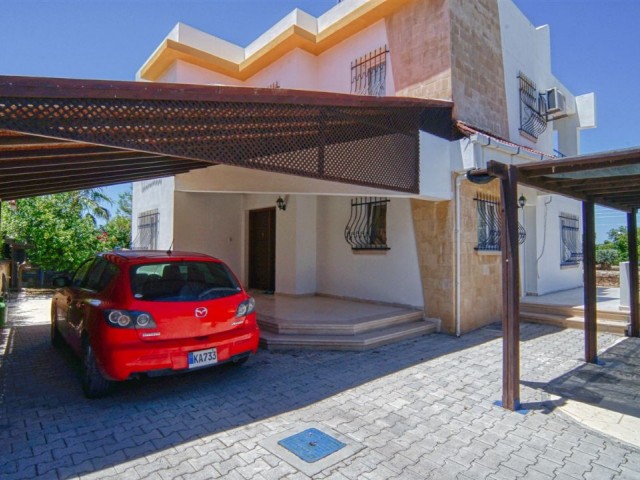 3+1 Villa zum Verkauf in einer Eckposition in einem Komplex in Çatalköy, Kyrenia, TRNC