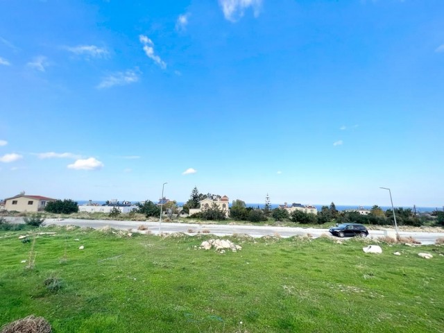 Girne Çatalköy Bölgesinde 600/700 m2 Arsalar