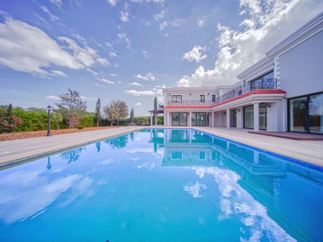 Mansion for sale in Kyrenia Ozankoy within 2117m2 land size and walking distance to the beach