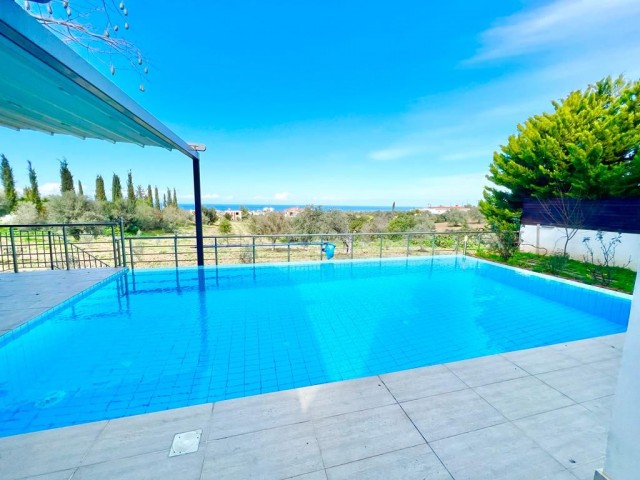 Villa mit Pool und Berg- und Meerblick in Ozanköy, Kyrenia