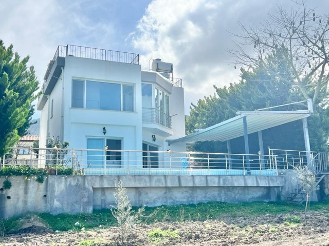 Villa mit Pool und Berg- und Meerblick in Ozanköy, Kyrenia