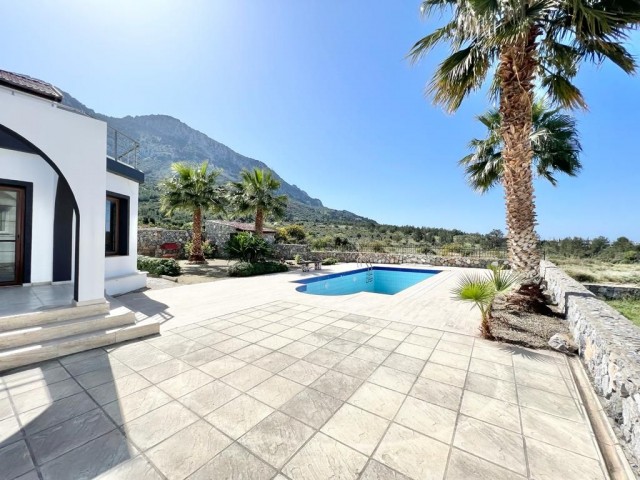 4+1 Pool Villa For Sale With Magnificent Views In Lapta