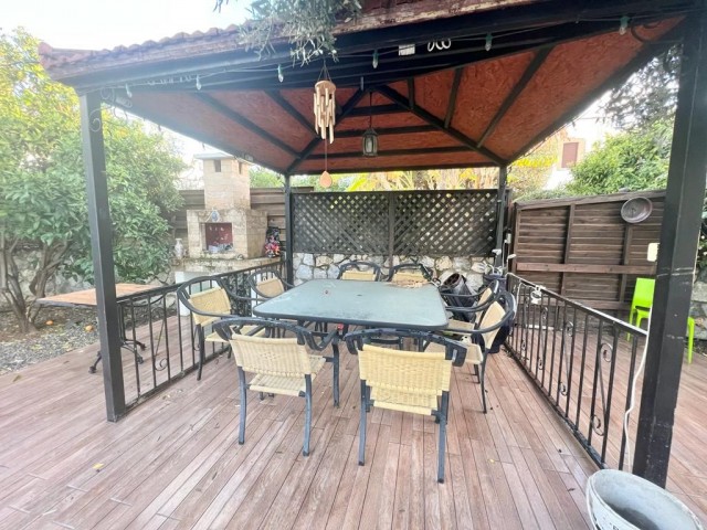 Girne Ozanköy'de  Full eşyalı satılık 4+1 Havuzlu Villa