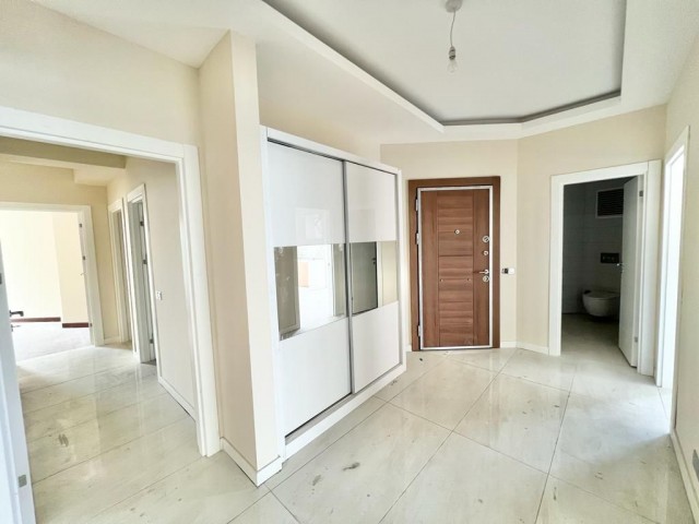 Girne Merkezde Deniz manzaralı  Satılık  3+2 Daire 