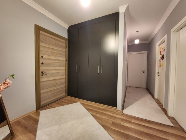 Türkisch hergestellte 3 + 1-Wohnung zum Verkauf mit Meerblick im Zentrum von Kyrenia, TRNC